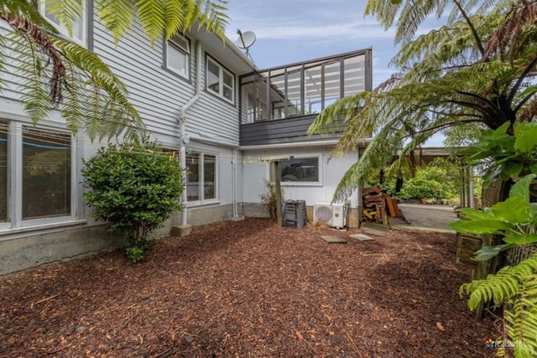 Photo of property in 58 Pokohiwi Road, Normandale, Lower Hutt, 5010