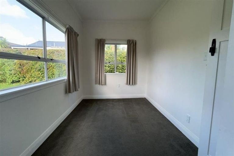 Photo of property in 52 Evans Road, Glen Eden, Auckland, 0602