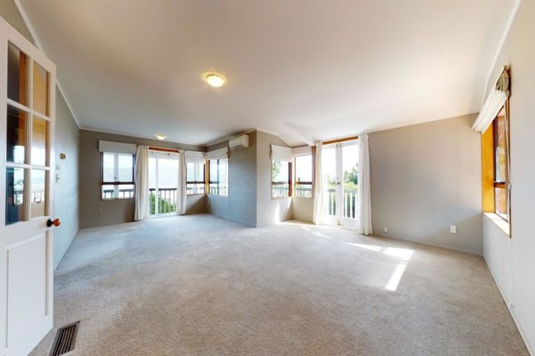 Photo of property in 35 Pomare Road, Tirohanga, Lower Hutt, 5010