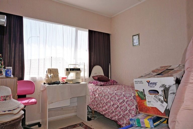 Photo of property in 129 Queen Street West, Levin, 5510