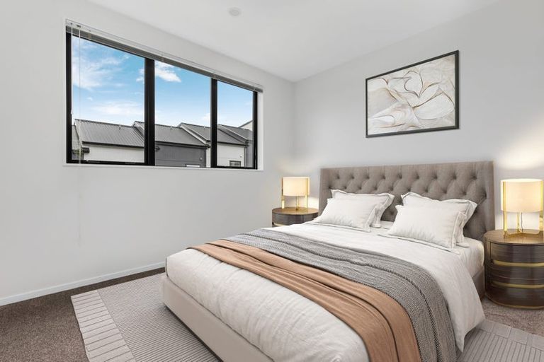 Photo of property in 17 Tokai Place, Glen Eden, 0602