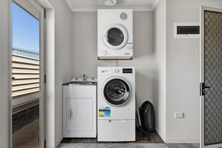 Photo of property in 9b Disraeli Street, Hawera, 4610