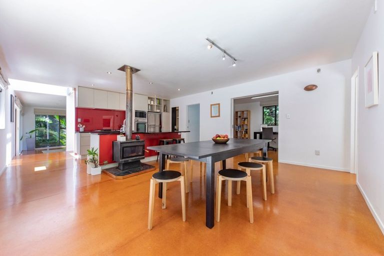 Photo of property in 40 Lone Kauri Road, Karekare, New Lynn, 0772