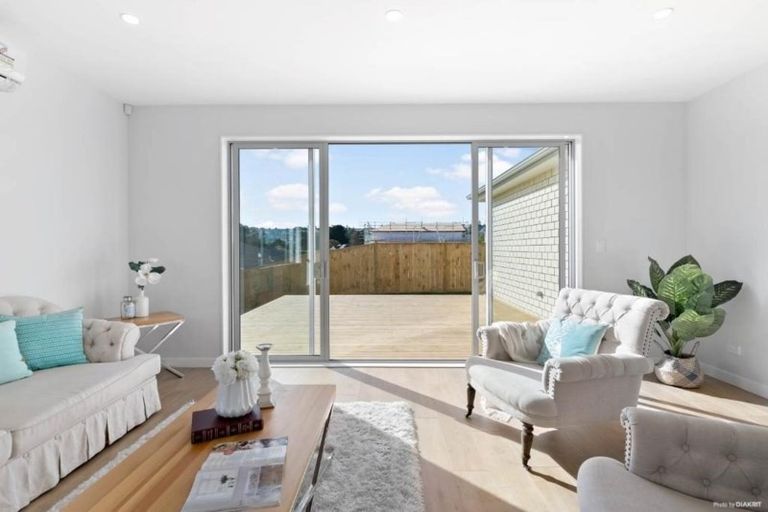 Photo of property in 3 Tararua Street, Massey, Auckland, 0614