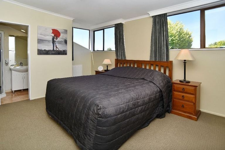 Photo of property in 11 Sunbeam Place, Halswell, Christchurch, 8025