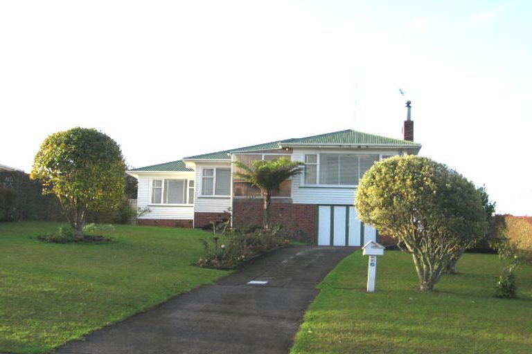 Photo of property in 110 Triangle Road, Massey, Auckland, 0614