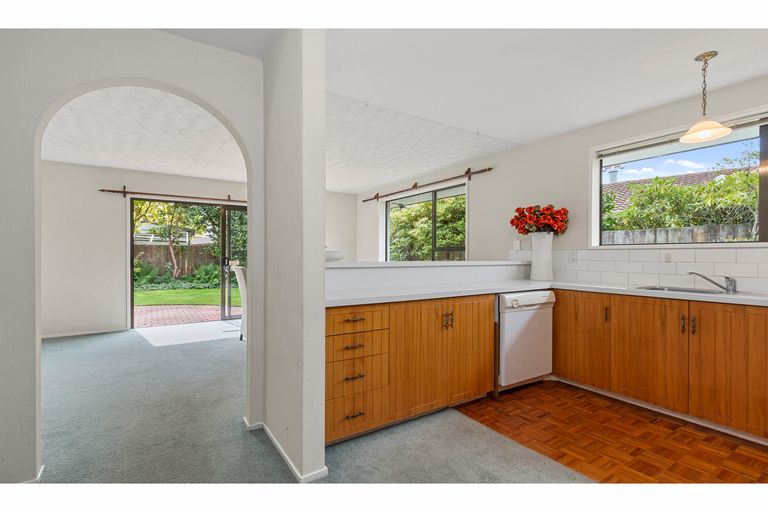 Photo of property in 28 Montclare Avenue, Ilam, Christchurch, 8041