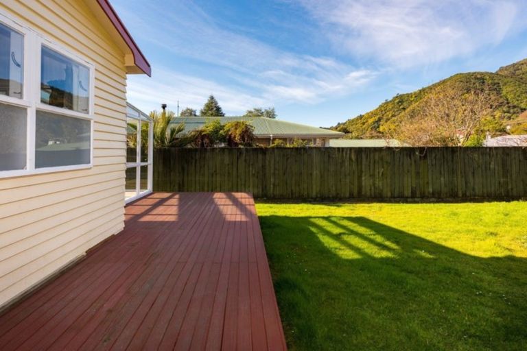 Photo of property in 48 Wairau Road, Picton, 7220