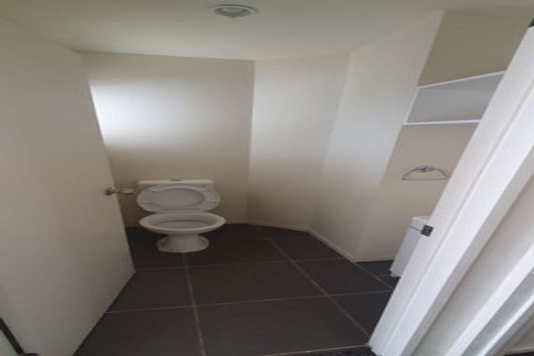 Photo of property in 7/20 Fields Parade, Oteha, Auckland, 0632