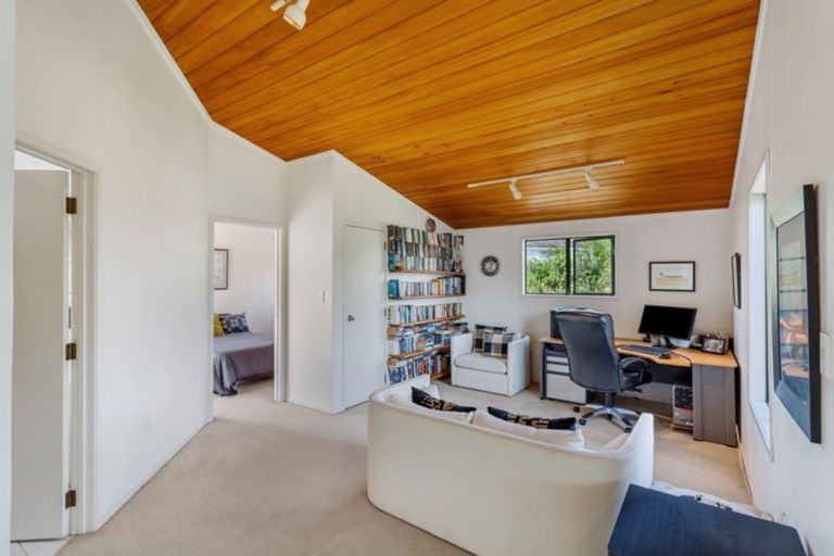 Photo of property in 3 Scorpio Place, Windsor Park, Auckland, 0632