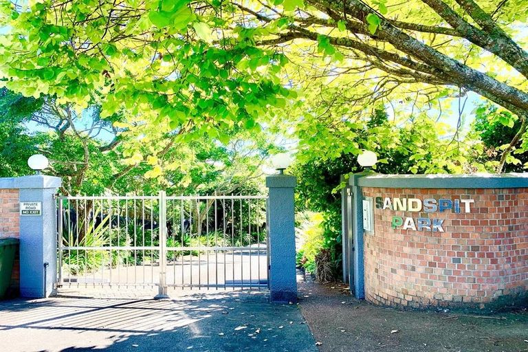 Photo of property in 224 Sandspit Road, Shelly Park, Auckland, 2014