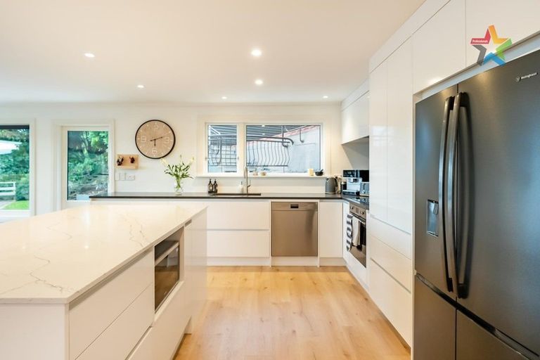 Photo of property in 15 Nikau Road, Point Howard, Lower Hutt, 5013