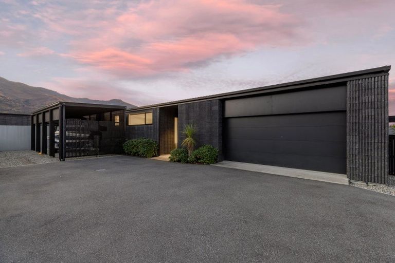 Photo of property in 6 Stackbrae Avenue, Wanaka, 9305