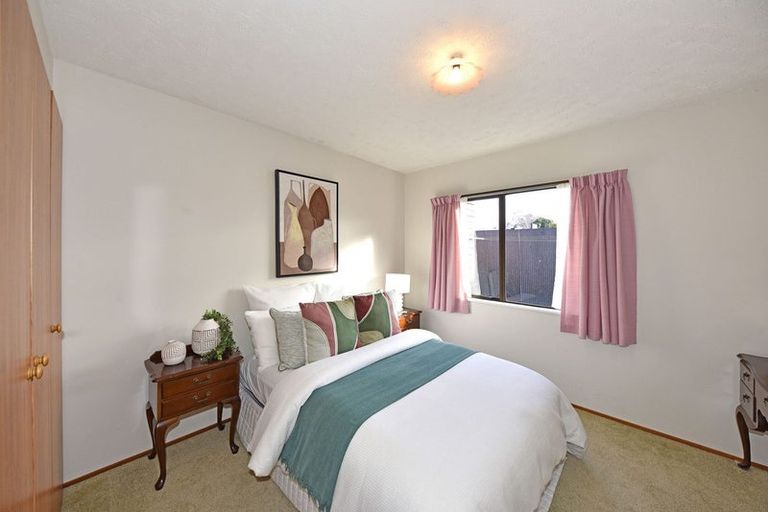 Photo of property in 3/9b Prestons Road, Redwood, Christchurch, 8051