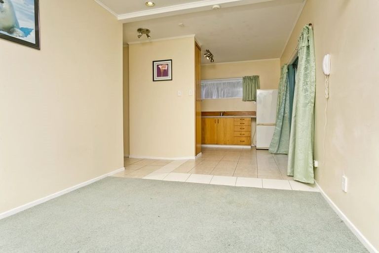 Photo of property in 121 Beach Haven Road, Beach Haven, Auckland, 0626