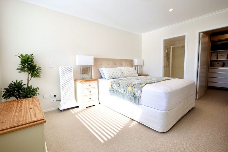 Photo of property in 32 Pateke Drive, Kenepuru, Porirua, 5022