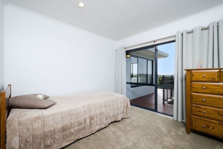 Photo of property in 114 Luckens Road, West Harbour, Auckland, 0618