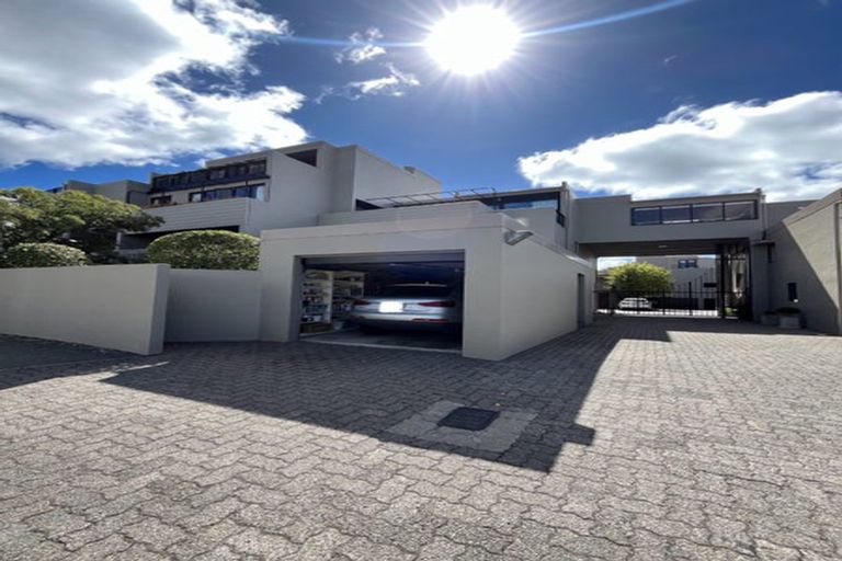 Photo of property in Highwic, 2/32 Hobson Street, Thorndon, Wellington, 6011