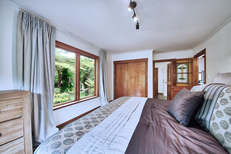 Photo of property in 18 Cochran Road, Oratia, Auckland, 0604