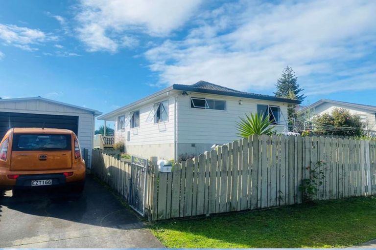 Photo of property in 2 Sparrow Place, Weymouth, Auckland, 2103