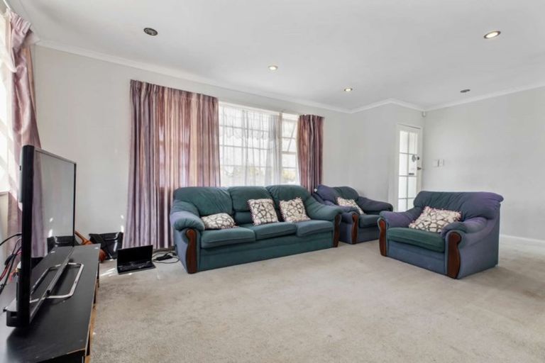 Photo of property in 24 Catkin Crescent, Papatoetoe, Auckland, 2025