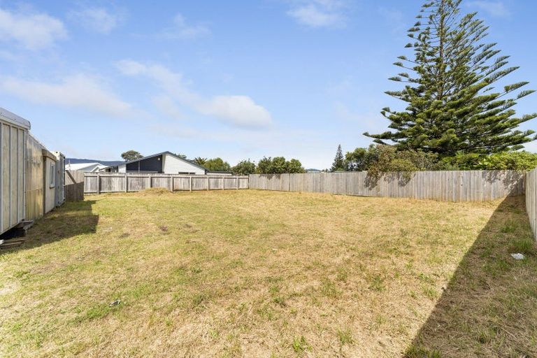 Photo of property in 47 Seagrass Place, Otaki Beach, Otaki, 5512