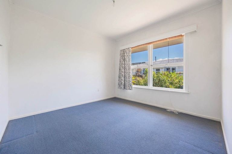 Photo of property in 1/6 Hillcrest Avenue, Hillcrest, Auckland, 0627