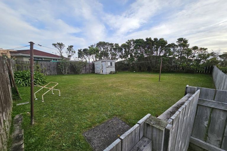 Photo of property in 7 Balmain Street, Newlands, Wellington, 6037