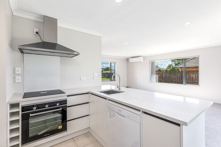 Photo of property in 8 Old Park Place, Takanini, 2112