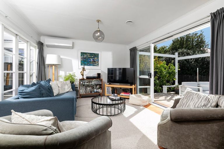 Photo of property in 2 Meadow Crescent, Te Atatu South, Auckland, 0602