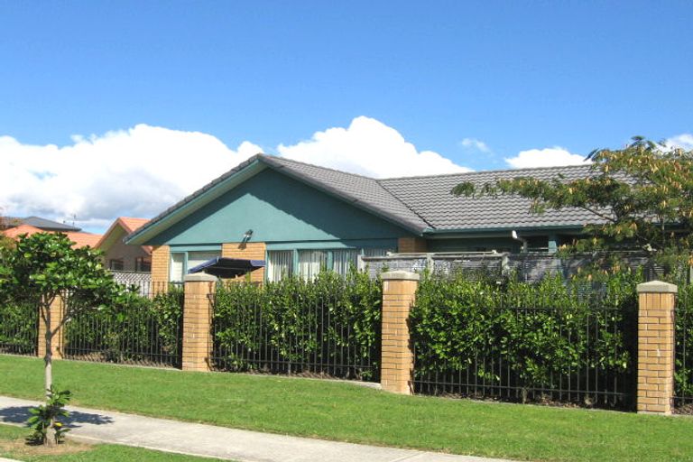 Photo of property in Waimanu Bay Village, 6/1 Piriti Drive, Te Atatu Peninsula, Auckland, 0610