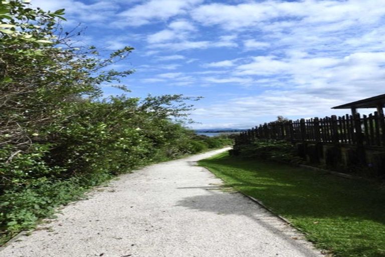 Photo of property in 35 Tahuna Minhinnick Drive, Glenbrook, 2681