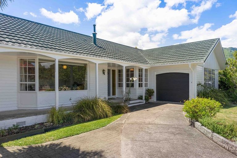 Photo of property in 49 Sylvan Avenue, Waikanae, 5036