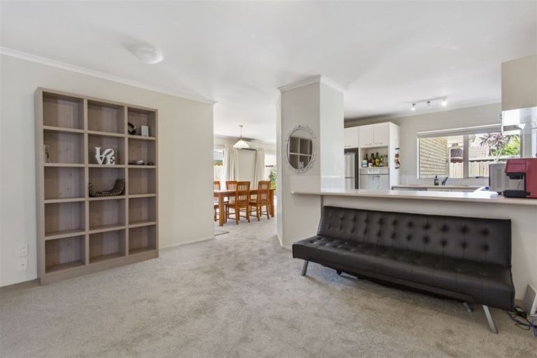 Photo of property in 30 Vanderbilt Parade, Albany, Auckland, 0632