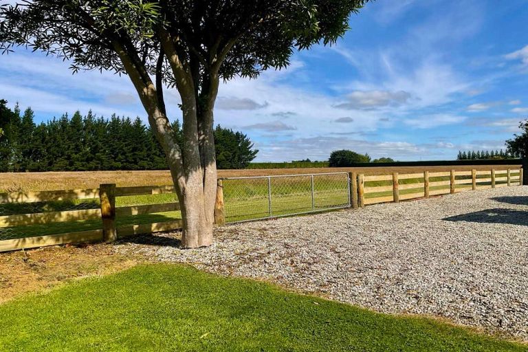 Photo of property in 101 Seaward Road, Edendale, 9825