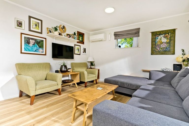 Photo of property in 16 Woodglen Road, Glen Eden, Auckland, 0602