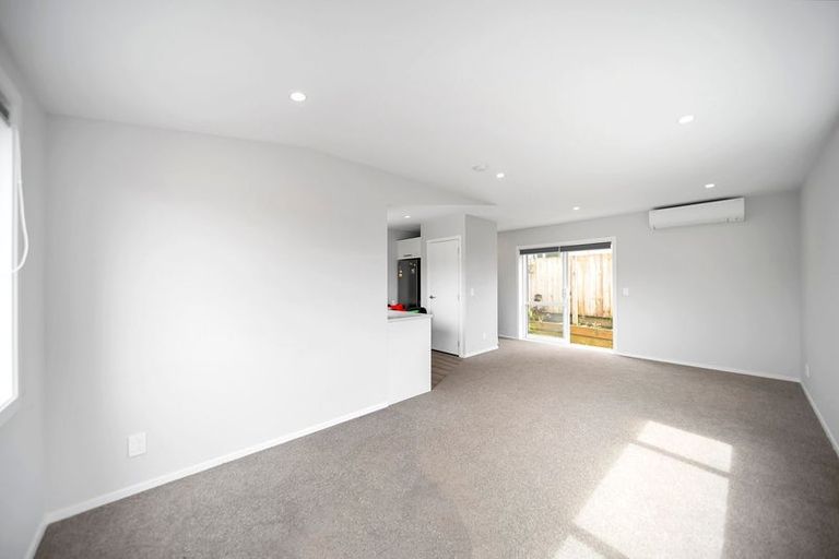 Photo of property in 3a Hillview Crescent, Paparangi, Wellington, 6037