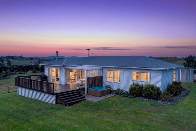 Photo of property in 143 Rangiora Road, Kaiwaka, 0573