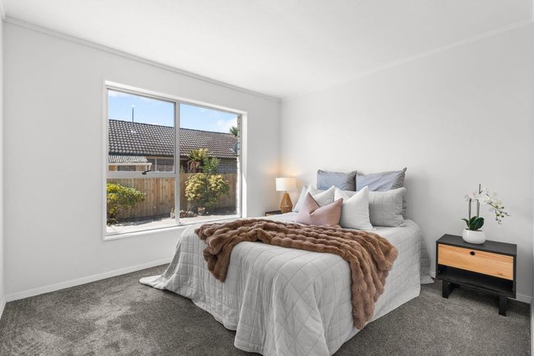 Photo of property in 31 Denniston Crescent, Redwood, Christchurch, 8051