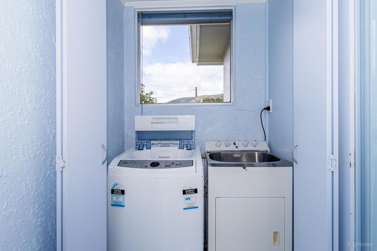 Photo of property in 1 Dixon Street, Waimate, 7924