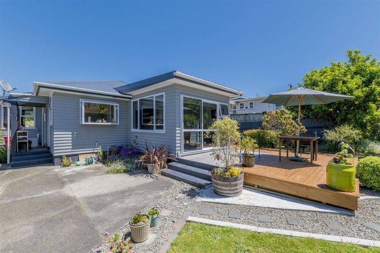 Photo of property in 14 Kawiu Road, Levin, 5510
