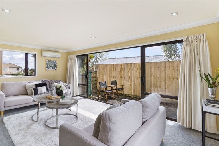 Photo of property in 2/27 Macleans Road, Bucklands Beach, Auckland, 2014
