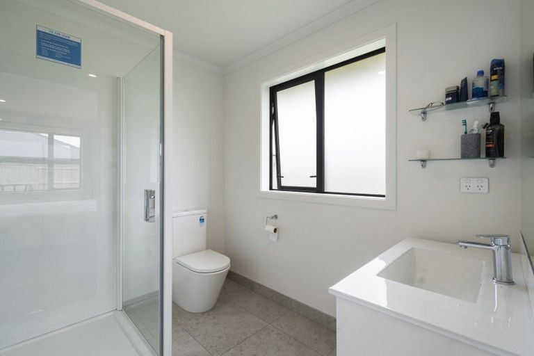 Photo of property in 21 Sardinia Grove, Fitzherbert, Palmerston North, 4410