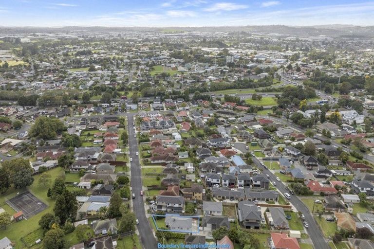 Photo of property in 11 Sunnyside Crescent, Papatoetoe, Auckland, 2025