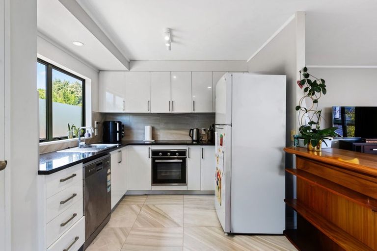 Photo of property in 2/4 Gibraltar Street, Howick, Auckland, 2014