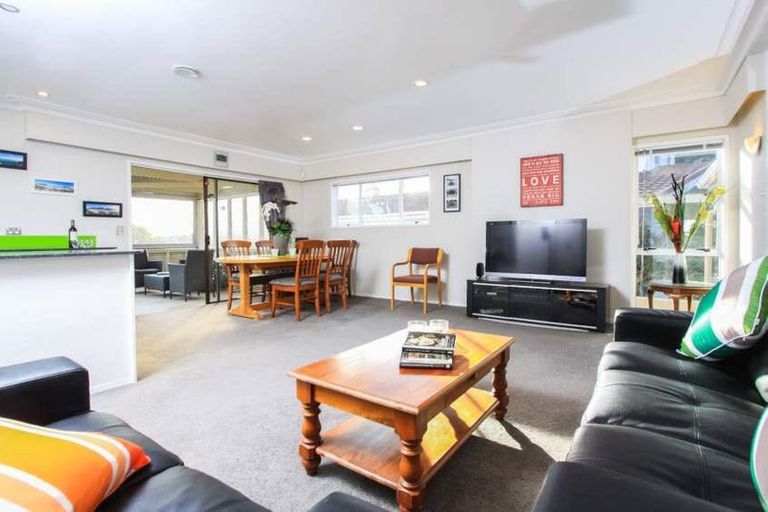 Photo of property in 8 Kay Drive, Blockhouse Bay, Auckland, 0600