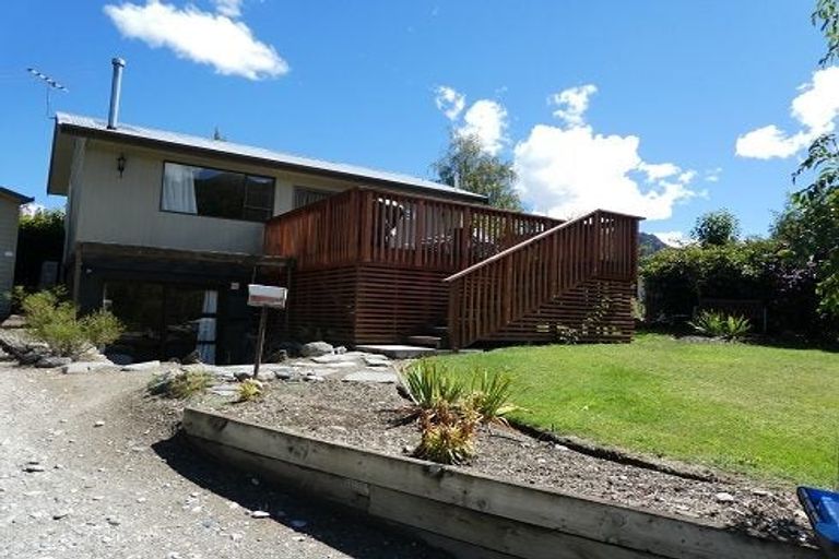 Photo of property in 6 Mckibbin Place, Arrowtown, 9302