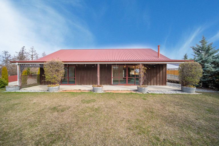 Photo of property in 2 Waenga Drive, Cromwell, 9310