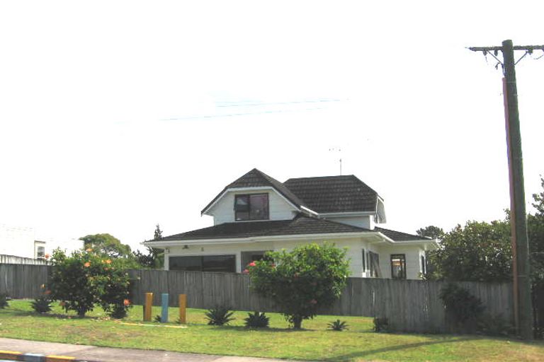 Photo of property in 2/84 Verbena Road, Birkdale, Auckland, 0626