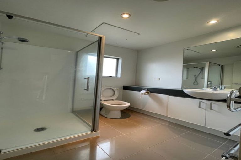 Photo of property in 6a/71 Spencer Road, Oteha, Auckland, 0632